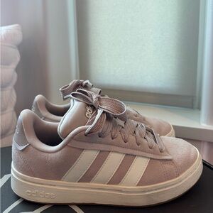 adidas Women's Suede Low-Top Sneakers in Pale Mauve